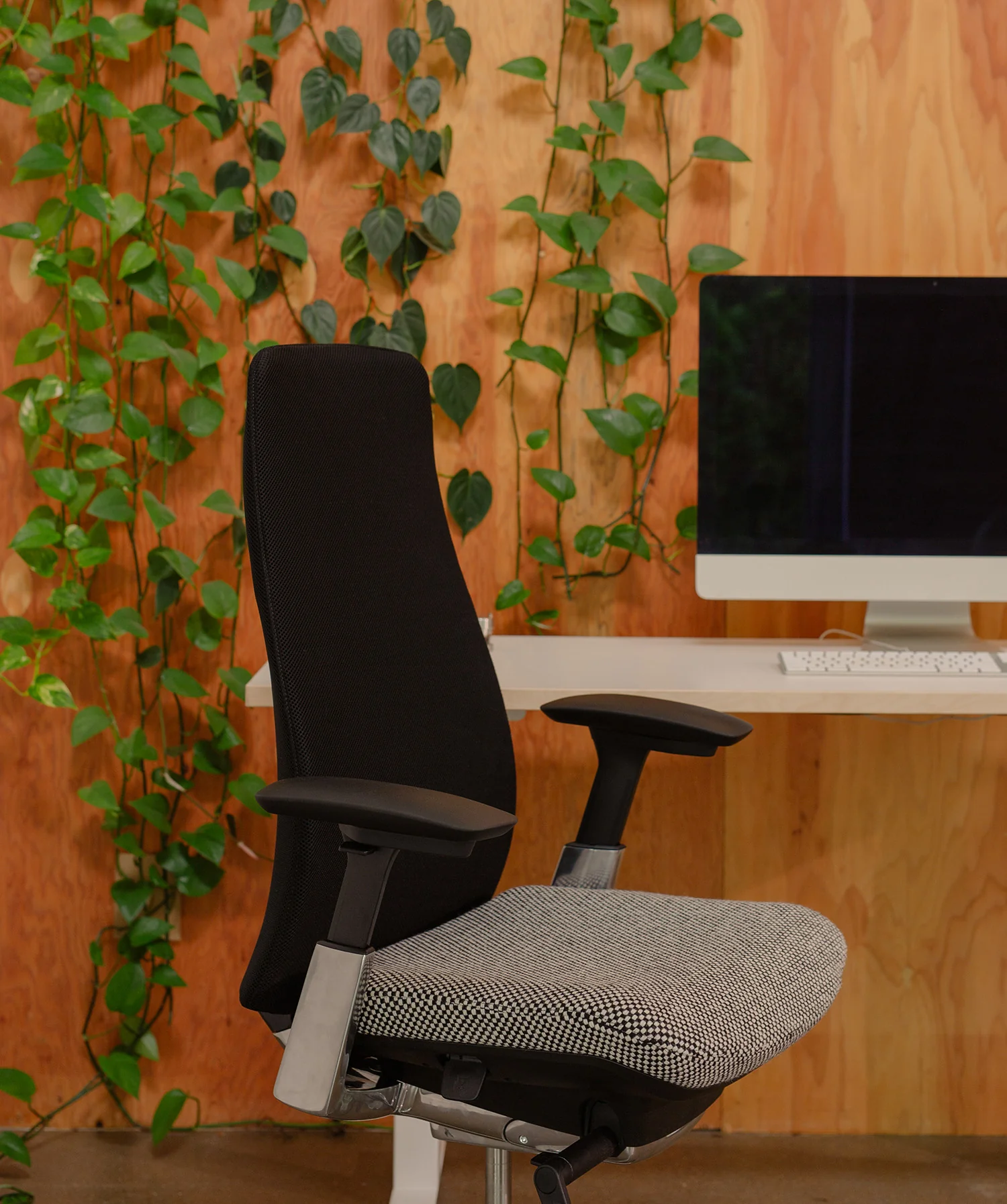Haworth® Fern™ Chair with Sisu - Image 5